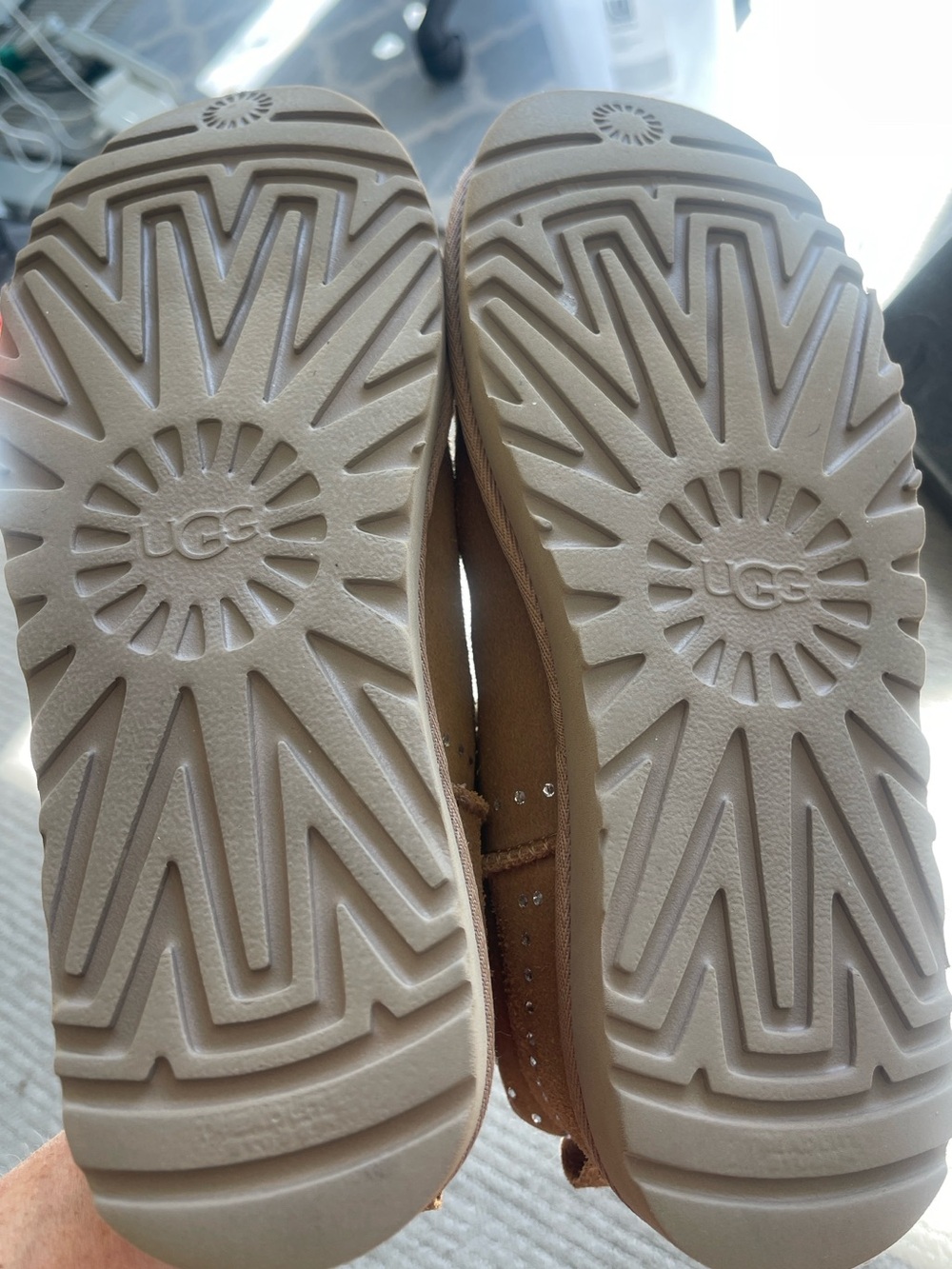 UGG CLASSIC ULTRAMINI BLING chestnut suede w/ Swarovski Crystals. Size 8 - Picture 13 of 15